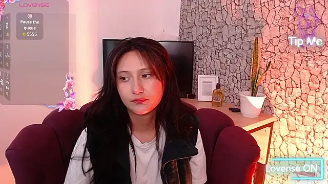 Snapshot of eyes_moonn chatting on August 3, 2026, 2:12 pm eyes moonn online show from August 3, 2026, 2:12 pm