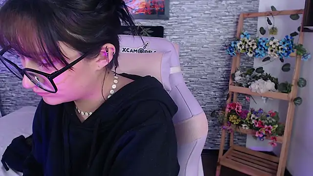Snapshot of eyes_moonn chatting on June 15, 2026, 2:17 pm eyes moonn online show from June 15, 2026, 2:17 pm