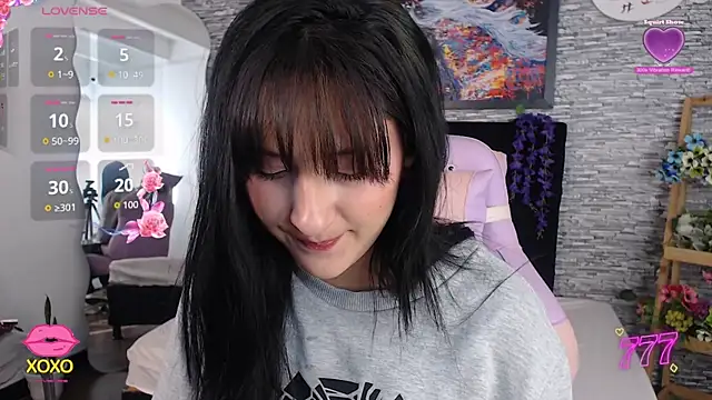 Snapshot of eyes_moonn chatting on June 12, 2026, 12:47 pm eyes moonn online show from June 12, 2026, 12:47 pm