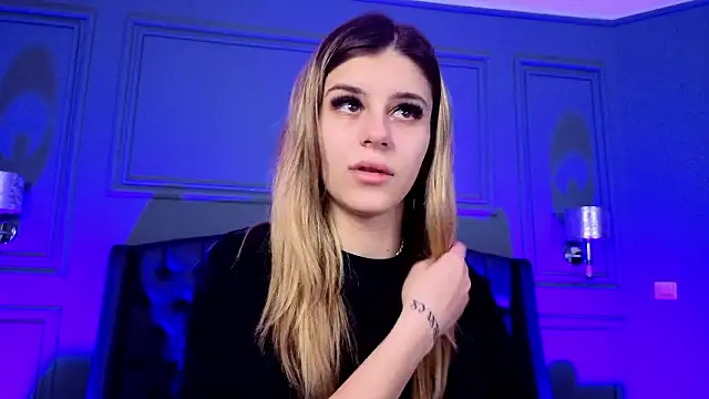 Snapshot of Sierra_Russo chatting on March 30, 2026, 4:14 am Sierra Russo online show from March 30, 2026, 4:14 am