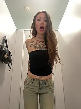 Snapshot of SaintSquirt chatting on May 20, 2026, 9:39 am SaintSquirt online show from May 20, 2026, 9:39 am