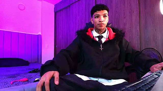 im Usuga online show from April 14, 2026, 4:01 pm