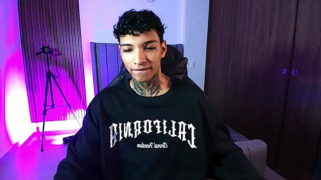 im Usuga online show from April 8, 2026, 8:27 am