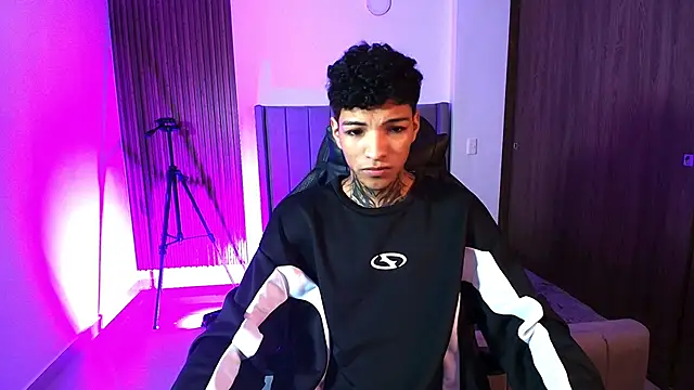 im Usuga online show from April 6, 2026, 11:33 am