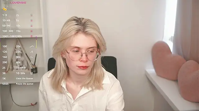 CarleySuski online show from April 10, 2026, 5:14 am