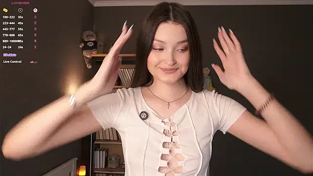 GussieGoold online show from April 16, 2026, 11:44 am