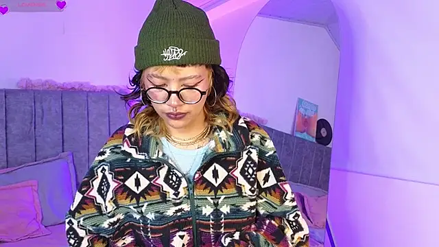 Luna Blooms online show from April 1, 2026, 11:44 am