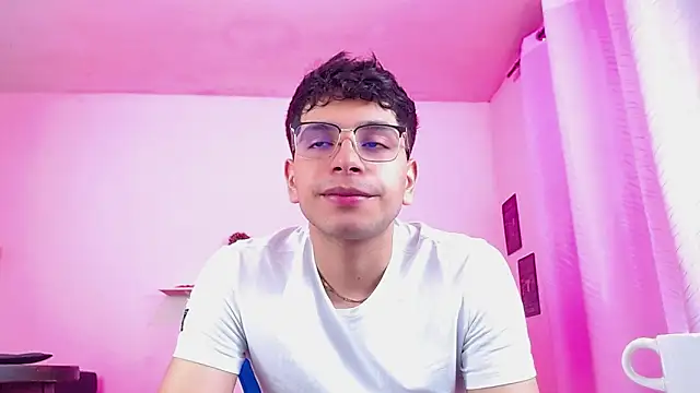 maax 18 online show from April 12, 2026, 1:47 pm