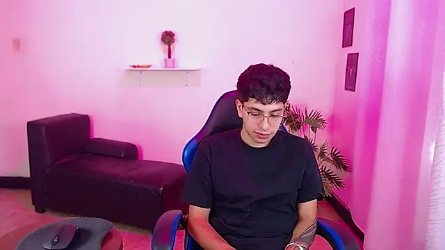 maax 18 online show from April 10, 2026, 1:51 pm