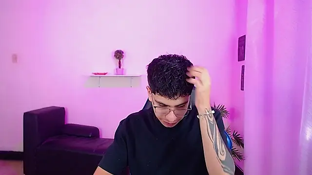 maax 18 online show from April 13, 2026, 1:48 pm