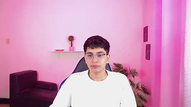 maax 18 online show from April 8, 2026, 1:45 pm