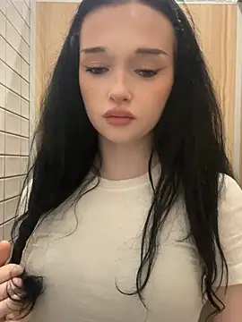 Flora Ray online show from April 15, 2026, 2:43 pm