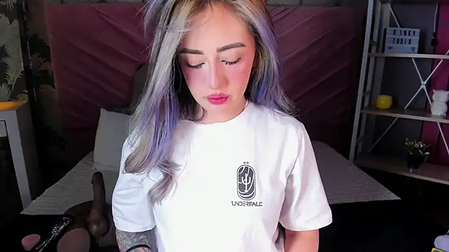  mykinkydoll  online show from April 16, 2026, 9:15 pm