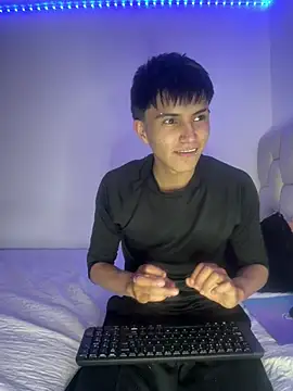 Snapshot of LYAN_DYLAN chatting on March 26, 2026, 10:18 pm LYAN DYLAN online show from March 26, 2026, 10:18 pm