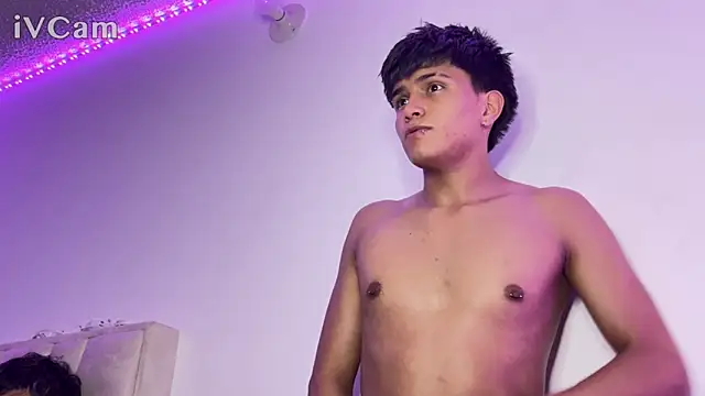 Snapshot of LYAN_DYLAN chatting on April 14, 2026, 10:59 pm LYAN DYLAN online show from April 14, 2026, 10:59 pm