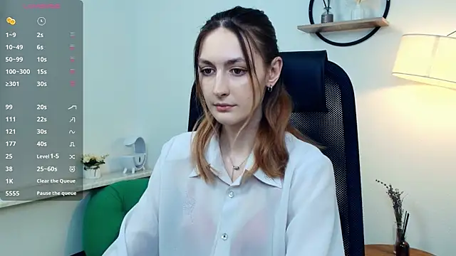 LoraLanett online show from April 16, 2026, 2:18 pm