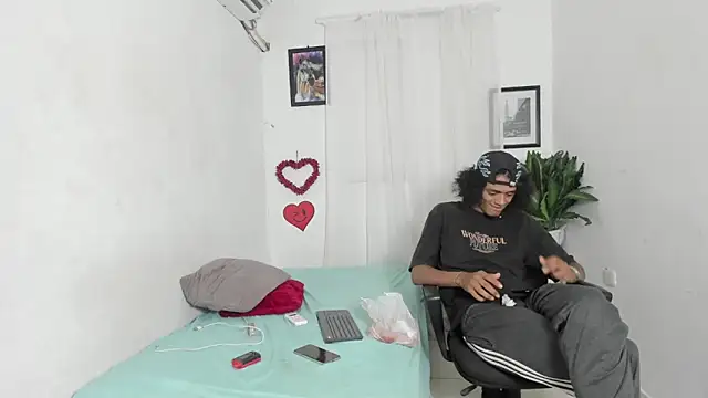 Snapshot of sweet_rose72 chatting on April 13, 2026, 12:58 am sweet rose72 online show from April 13, 2026, 12:58 am