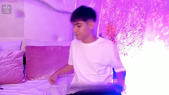 TylerCruz   online show from April 5, 2026, 5:25 am