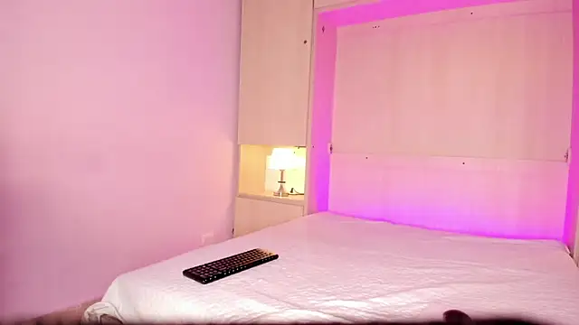 TessaLowe online show from April 11, 2026, 11:47 am