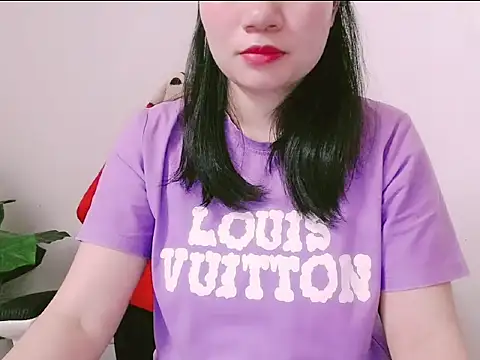 Suhynxx online show from April 5, 2026, 7:53 pm