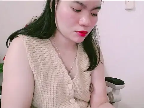 Suhynxx online show from April 6, 2026, 9:21 am