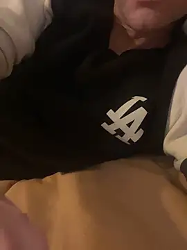 Snapshot of Ispanico1001 chatting on April 16, 2026, 12:11 am Ispanico1001 online show from April 16, 2026, 12:11 am