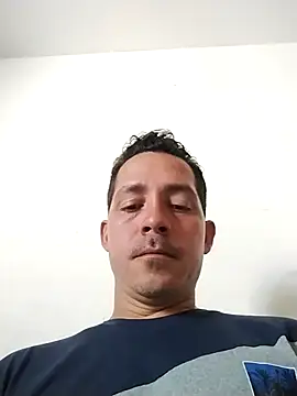 Gabriel leon33 online show from April 18, 2026, 8:09 pm