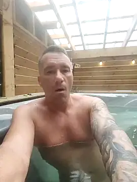 Cutecamboy4you online show from April 19, 2026, 11:33 am