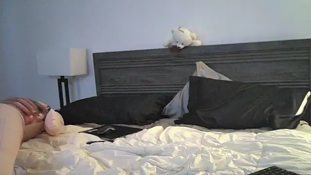 Cutecamboy4you online show from April 13, 2026, 4:33 pm