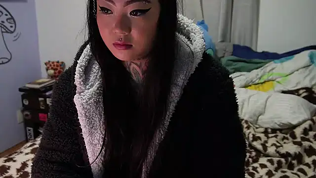 ChinesaTropical online show from May 20, 2026, 1:02 am