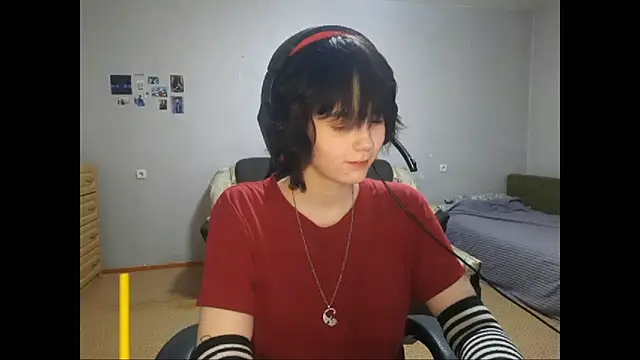 Snapshot of ShaynaLinley chatting on April 15, 2026, 9:48 pm ShaynaLinley online show from April 15, 2026, 9:48 pm