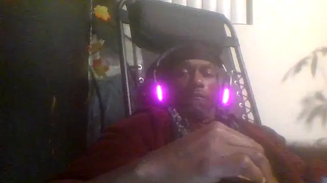 Snapshot of Yourfriendlyneighbor chatting on April 22, 2026, 10:33 am Yourfriendlyneighbor online show from April 22, 2026, 10:33 am