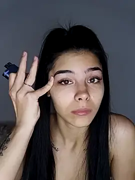 Crissdesire online show from April 11, 2026, 12:53 pm