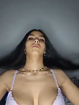 Crissdesire online show from May 19, 2026, 6:04 pm