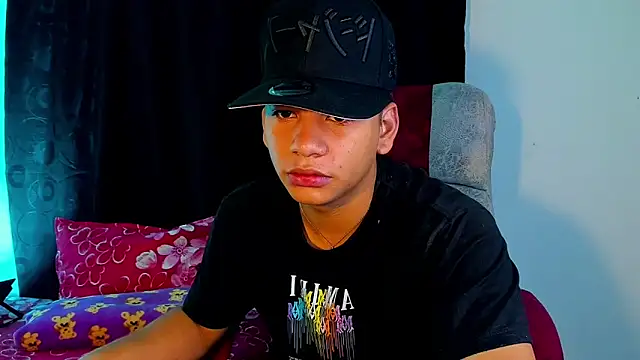 Aless bigg online show from April 9, 2026, 8:42 am