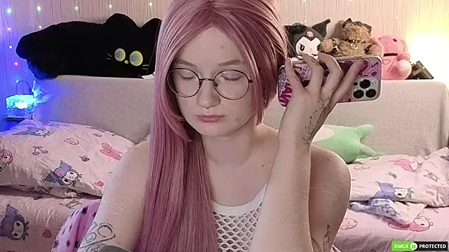 JulietFisher online show from April 4, 2026, 5:03 am