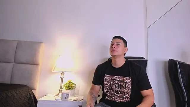 Snapshot of Chriss_Diamond chatting on July 9, 2026, 8:41 pm Chriss Diamond online show from July 9, 2026, 8:41 pm