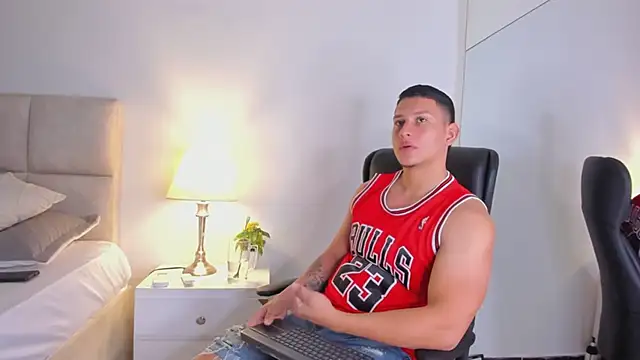 Snapshot of Chriss_Diamond chatting on June 15, 2026, 8:41 pm Chriss Diamond online show from June 15, 2026, 8:41 pm