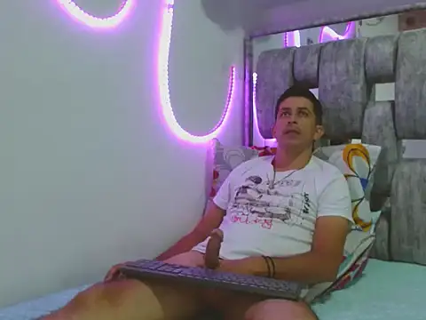 21Latinlover online show from April 2, 2026, 9:32 pm