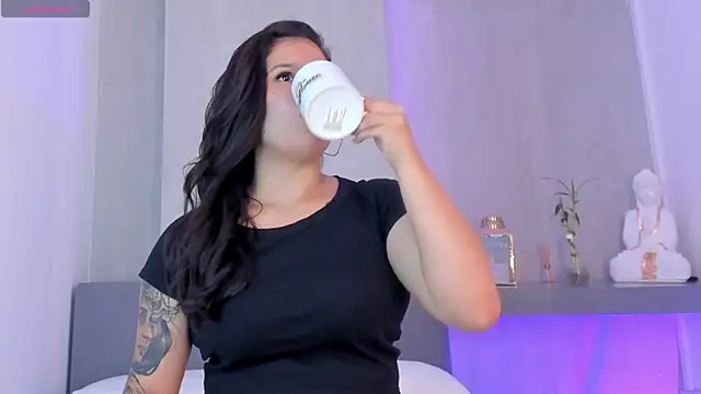 aurarosse  online show from March 28, 2026, 11:55 am