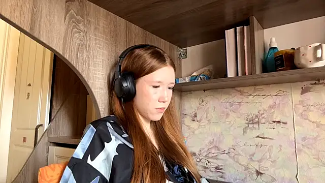 KiraNice1 online show from April 15, 2026, 5:13 am