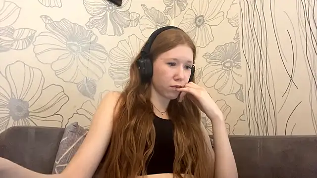 KiraNice1 online show from April 1, 2026, 1:01 pm