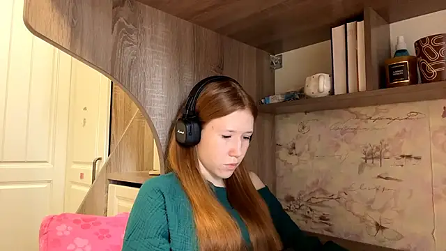 KiraNice1 online show from April 7, 2026, 7:32 am