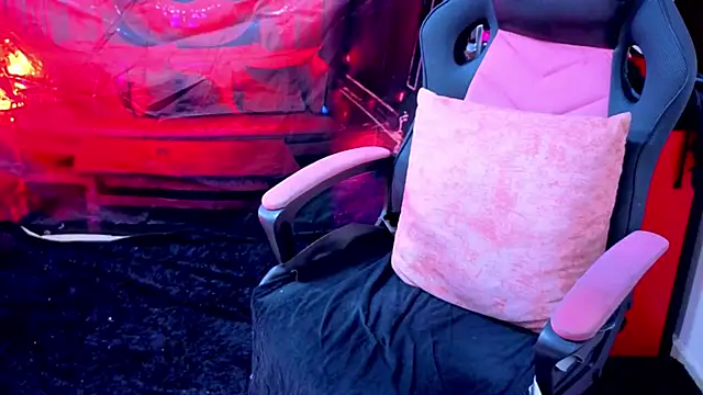 Snapshot of Toy_and_Pain chatting on March 31, 2026, 6:54 pm Toy and Pain online show from March 31, 2026, 6:54 pm