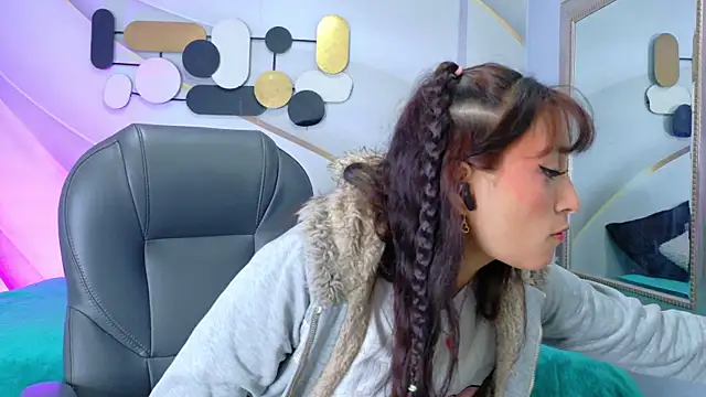 Snapshot of Fenixx_19 chatting on May 20, 2026, 12:24 pm Fenixx 19 online show from May 20, 2026, 12:24 pm