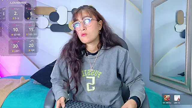 Snapshot of Fenixx_19 chatting on May 21, 2026, 11:40 am Fenixx 19 online show from May 21, 2026, 11:40 am