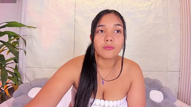 Snapshot of MiaDancen chatting on April 14, 2026, 8:03 pm MiaDancen online show from April 14, 2026, 8:03 pm