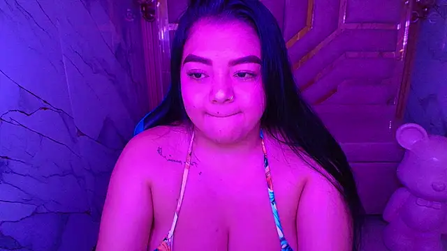 luna  r  online show from April 23, 2026, 3:24 am