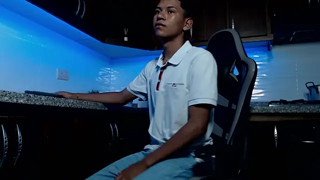 Snapshot of LexSin17 chatting on April 14, 2026, 7:19 pm LexSin17 online show from April 14, 2026, 7:19 pm