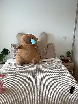 SerenaFox  online show from April 14, 2026, 8:47 pm